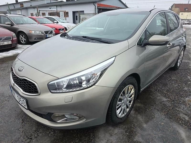 Begagnad Kia Ceed Comfort 110 HK (80 kW) 2014 Grå Halvkombi