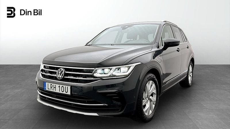 Grå Begagnad 2023 VW Tiguan Elegance SUV | 359 900 kr (Bra pris) - Bild 1/4