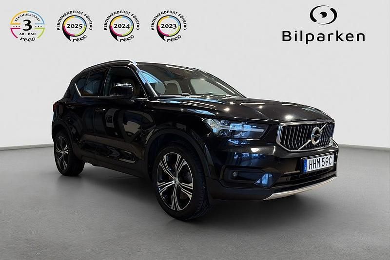 Svart Begagnad 2020 Volvo XC40 Inscription SUV | 299 990 kr (Marknadspris) - Bild 1/4