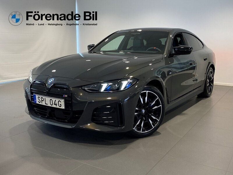 Grå Ny 2025 BMW i4 Comfort Edition Sedan | 813 800 kr (Marknadspris) - Bild 1/4
