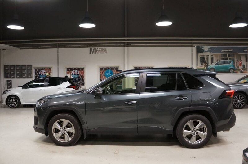 Begagnad Toyota RAV4 Hybrid Executive 222 HK (163 kW) 2019 Grå SUV