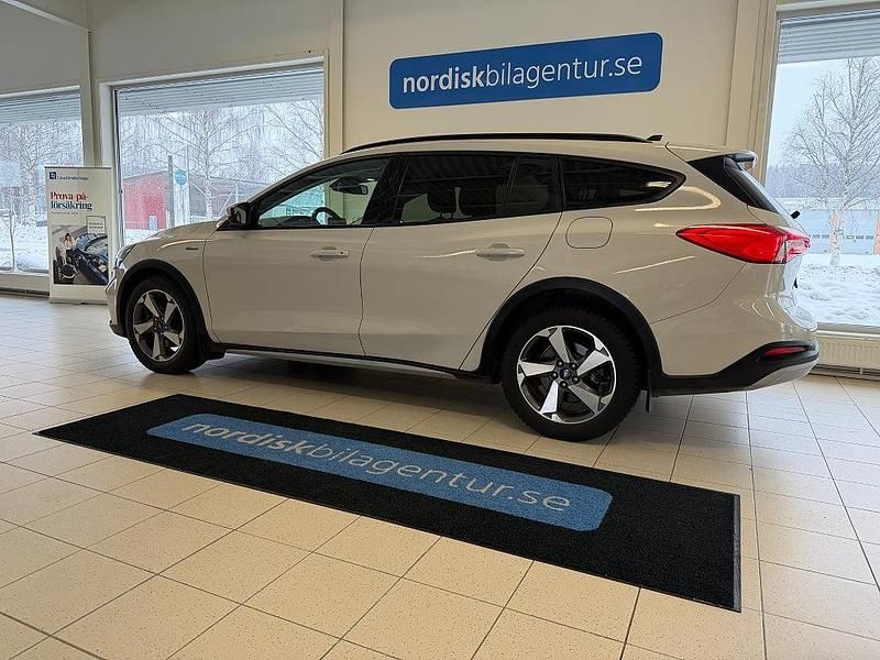 Begagnad Ford Focus Active 125 HK (91 kW) 2020 Vit grå Kombi