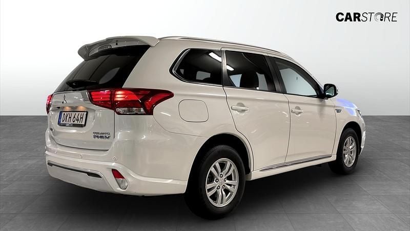 Begagnad Mitsubishi Outlander P-HEV 2019 Vit SUV