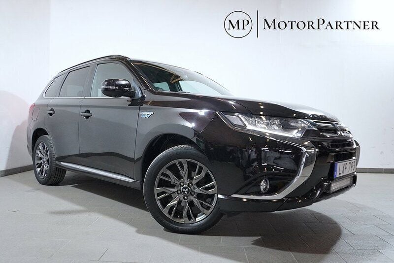 Svart Begagnad 2017 Mitsubishi Outlander P-HEV Edition SUV | 209 900 kr (Marknadspris) - Bild 1/4