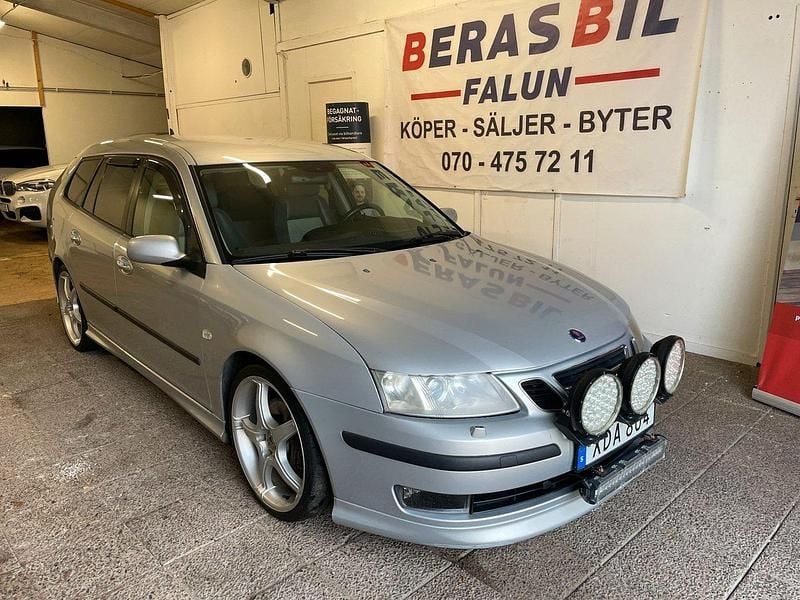 Ljusgrå Begagnad 2005 Saab 9-3 Aero Kombi | 79 900 kr - Bild 1/4