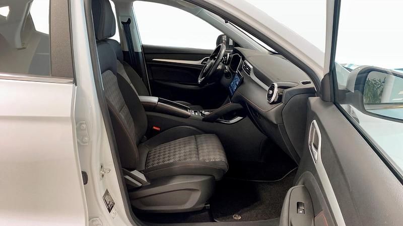 Begagnad MG ZS Comfort 114 kW (156 HK) 2022 Vit Sedan