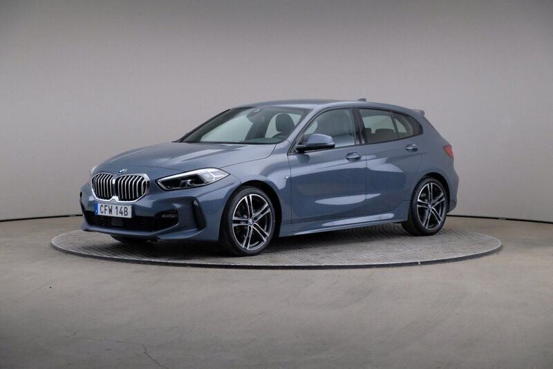 Mörkgrå Begagnad 2020 BMW 118 M Sport Halvkombi | 225 000 kr (Marknadspris) - Bild 1/4