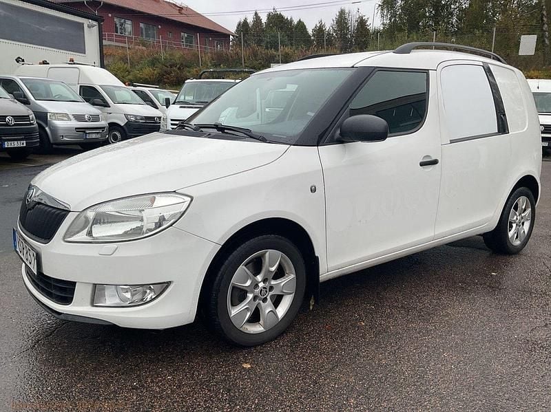 Vit Begagnad 2015 Skoda Roomster Kombi | 39 600 kr - Bild 1/4