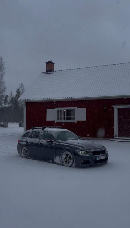 Mineral grey metallic Begagnad 2013 BMW 320 | 155 000 kr (Lite dyr) - Bild 1/4