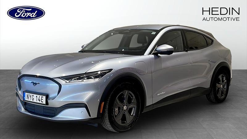 Blå Begagnad 2022 Ford Mustang Mach-E Standard Range SUV | 339 900 kr (Marknadspris) - Bild 1/4