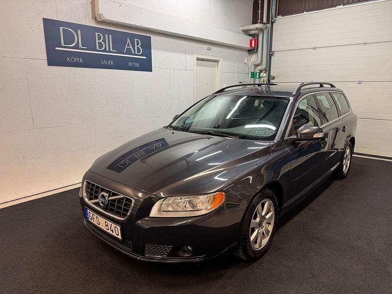 Grå Begagnad 2011 Volvo V70 Momentum Kombi | 84 900 kr (Marknadspris) - Bild 1/4
