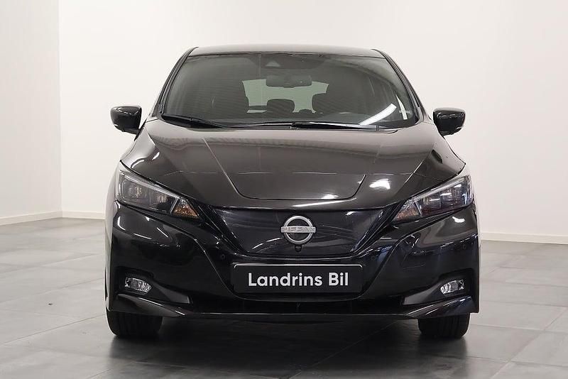 Begagnad Nissan Leaf N-Connecta 110 kW (150 HK) 2023 Svart Halvkombi