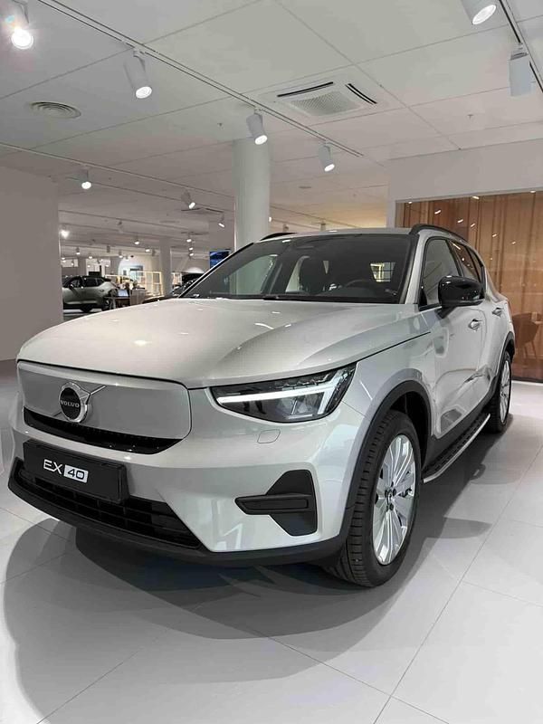 Silver Ny 2025 Volvo EX40 Single Motor Extended Range SUV | 579 900 kr - Bild 1/1