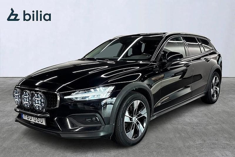 Svart Begagnad 2019 Volvo V60 CC Momentum Kombi | 289 500 kr (Lite dyr) - Bild 1/4