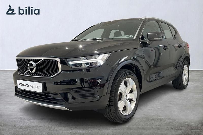 Svart Begagnad 2022 Volvo XC40 Momentum SUV | 259 000 kr (Marknadspris) - Bild 1/3