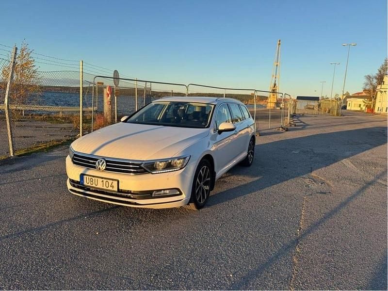Vit Begagnad 2016 VW Passat Kombi | 134 000 kr (Bra pris) - Bild 1/4