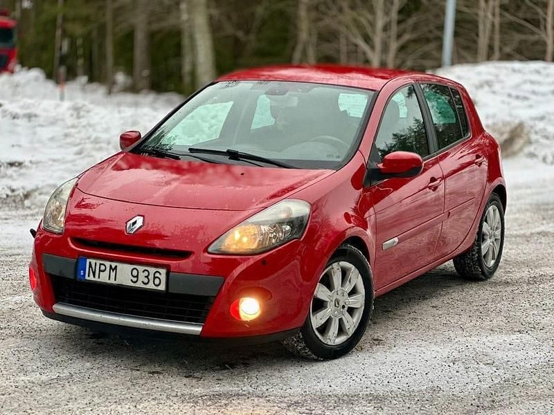 Begagnad 2012 Renault Clio R.S. Halvkombi | 30 000 kr (Marknadspris) - Bild 1/4