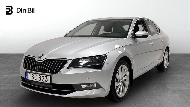 Silver Begagnad 2017 Skoda Superb Style Halvkombi | 224 900 kr (Bra pris) - Bild 1/4