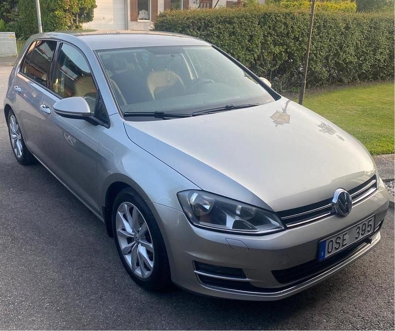 Silver Begagnad 2013 VW Golf VII Halvkombi | 127 000 kr (Marknadspris) - Bild 1/4