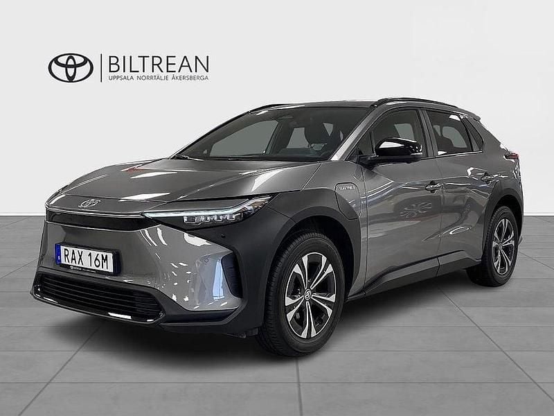 Begagnad Toyota bZ4X Style 164 kW (224 HK) 2023 Silver SUV
