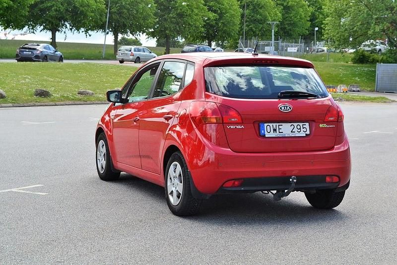 Begagnad Kia Venga 90 HK (66 kW) 2010 Röd Halvkombi