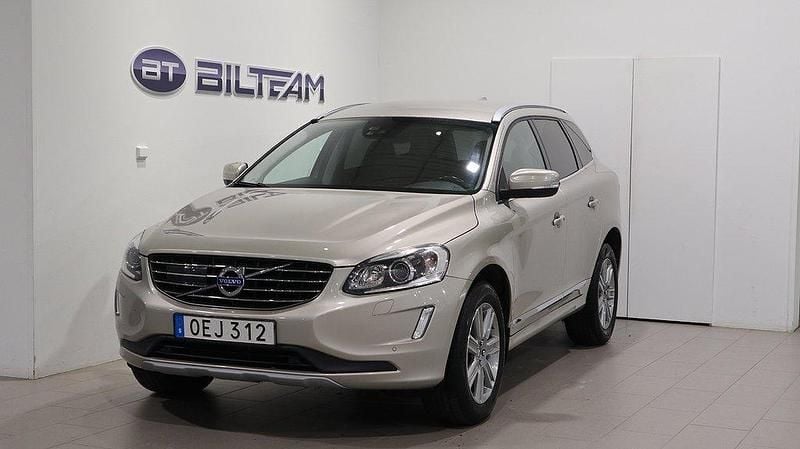 Ljusbrun (sand gold metallic ) Begagnad 2016 Volvo XC60 Standard SUV | 194 900 kr (Dyr) - Bild 1/4