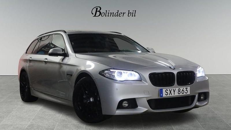 Silver Begagnad 2016 BMW 520 M Sport Kombi | 189 800 kr (Marknadspris) - Bild 1/4