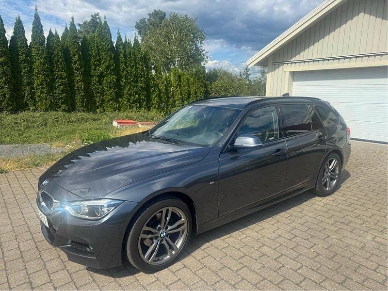 Grå Begagnad 2019 BMW 320 M Sport Kombi | 220 000 kr (Marknadspris) - Bild 1/4