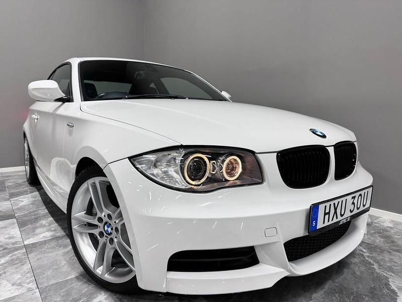 Begagnad BMW 135 M Sport 306 HK (225 kW) 2011 Vit Halvkombi