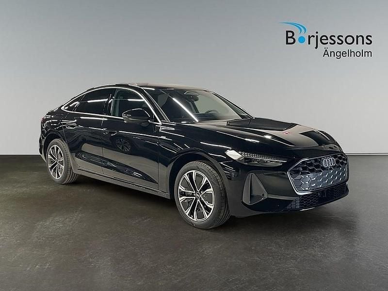 Svart Ny 2025 Audi A5 Sedan | 666 600 kr - Bild 1/4