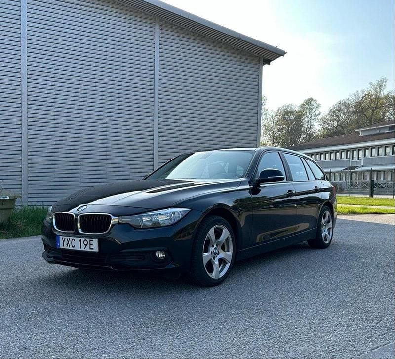 Svart Begagnad 2016 BMW 318 M Sport Kombi | 120 000 kr (Bra pris) - Bild 1/4