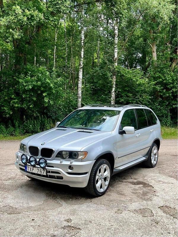 Silver Begagnad 2003 BMW X5 Sport Line SUV | 58 800 kr (Lite dyr) - Bild 1/4