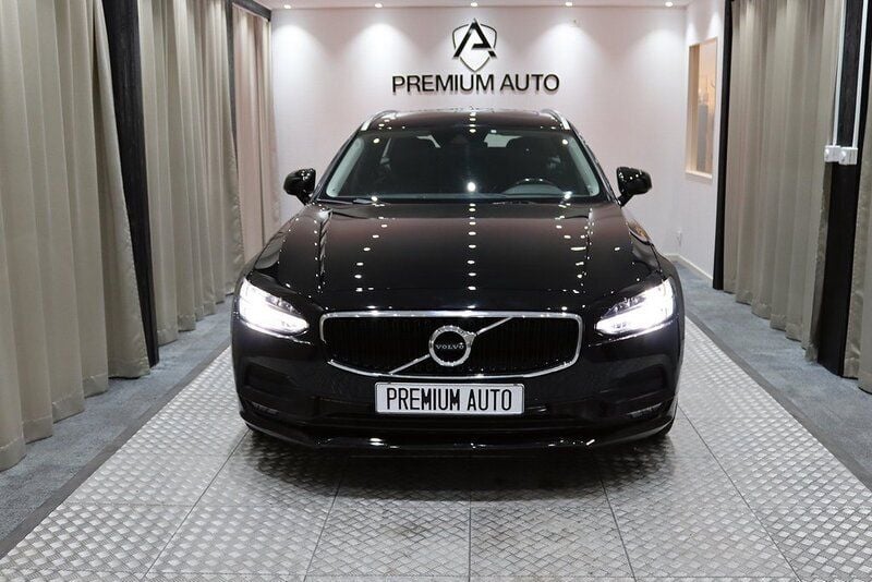 Svart Begagnad 2017 Volvo V90 Momentum Kombi | 234 900 kr (Lite dyr) - Bild 1/4