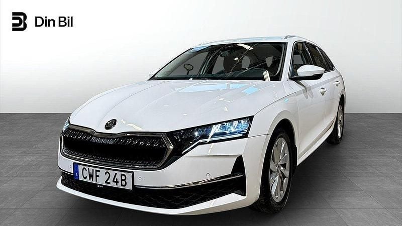 Vit (candy white) Begagnad 2025 Skoda Octavia Selection Kombi | 314 900 kr (Lite dyr) - Bild 1/4