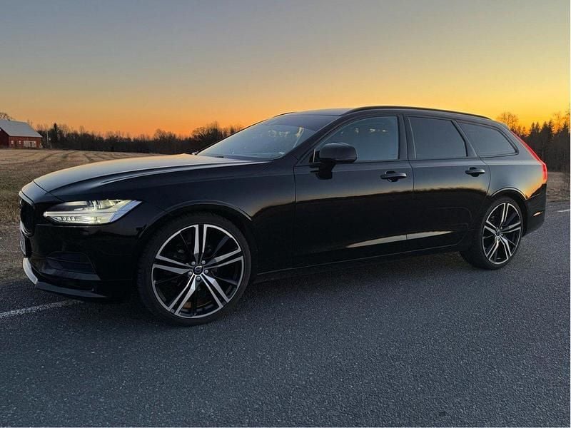 Svart Begagnad 2018 Volvo V90 Kombi | 219 000 kr (Marknadspris) - Bild 1/4