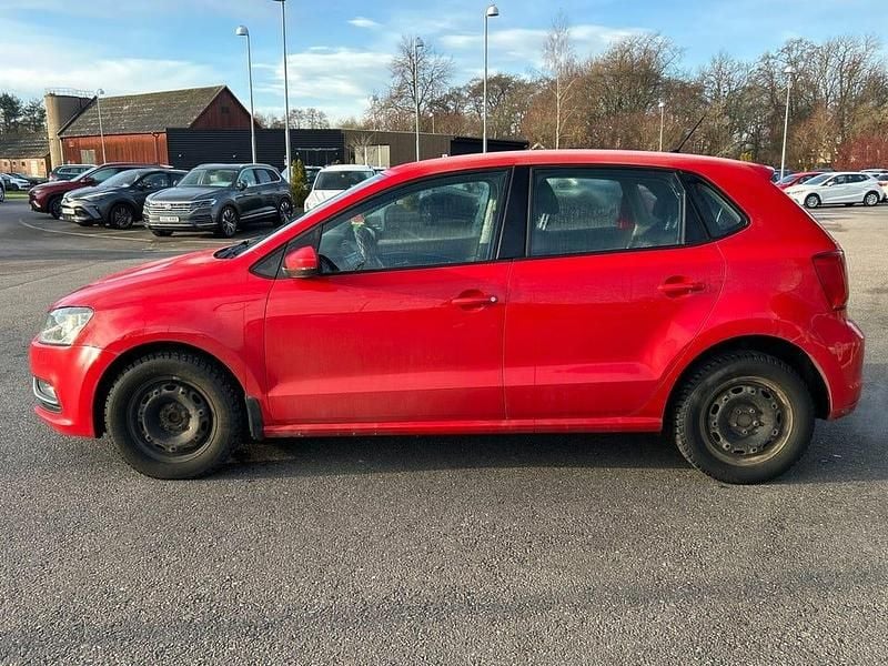 Röd Begagnad 2015 VW Polo Halvkombi | 49 900 kr (Superpris) - Bild 1/4