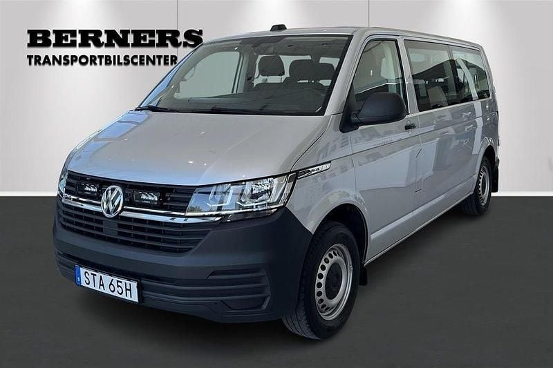 Silver Begagnad 2022 VW Caravelle Minibuss | 489 900 kr - Bild 1/4