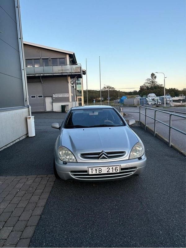 Silver Begagnad 2002 Citroën Xsara Halvkombi | 17 000 kr - Bild 1/4