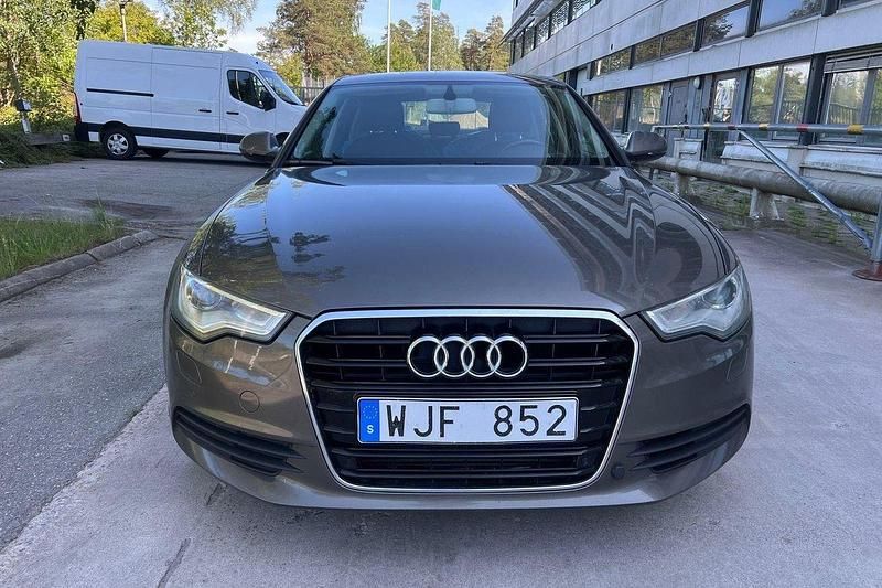 Grå Begagnad 2011 Audi A6 Proline Sedan | 92 000 kr (Marknadspris) - Bild 1/4