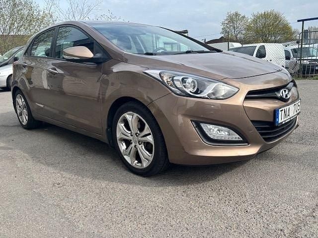 Ljusbrun Begagnad 2012 Hyundai i30 Sport Halvkombi | 65 000 kr (Bra pris) - Bild 1/4