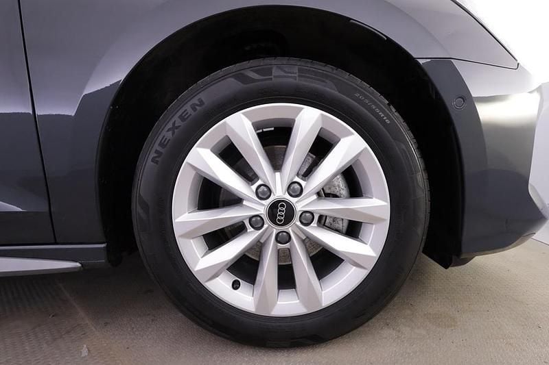 Begagnad Audi A3 Premium 150 HK (110 kW) 2025 Manhattangrå metallic Halvkombi