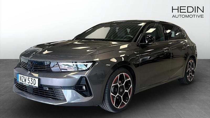 Grå (grey) Begagnad 2022 Opel Astra Halvkombi | 269 900 kr (Lite dyr) - Bild 1/4