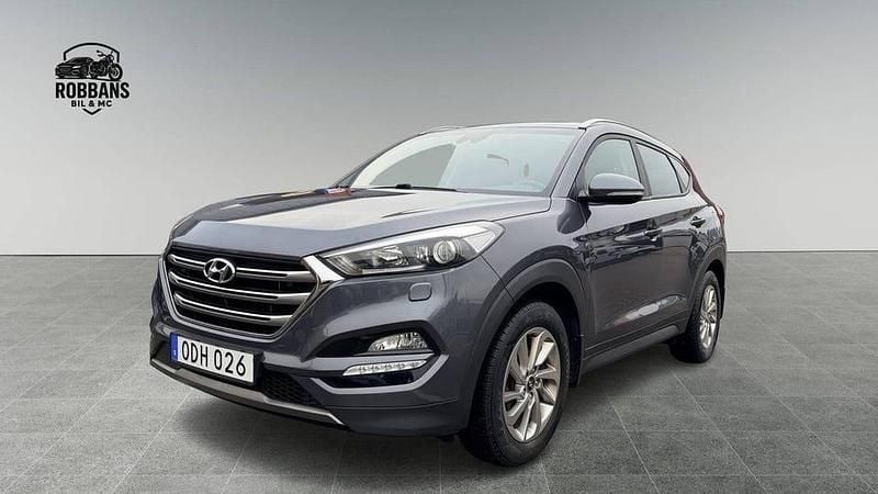 Grå Begagnad 2016 Hyundai Tucson SUV | 159 800 kr (Marknadspris) - Bild 1/4