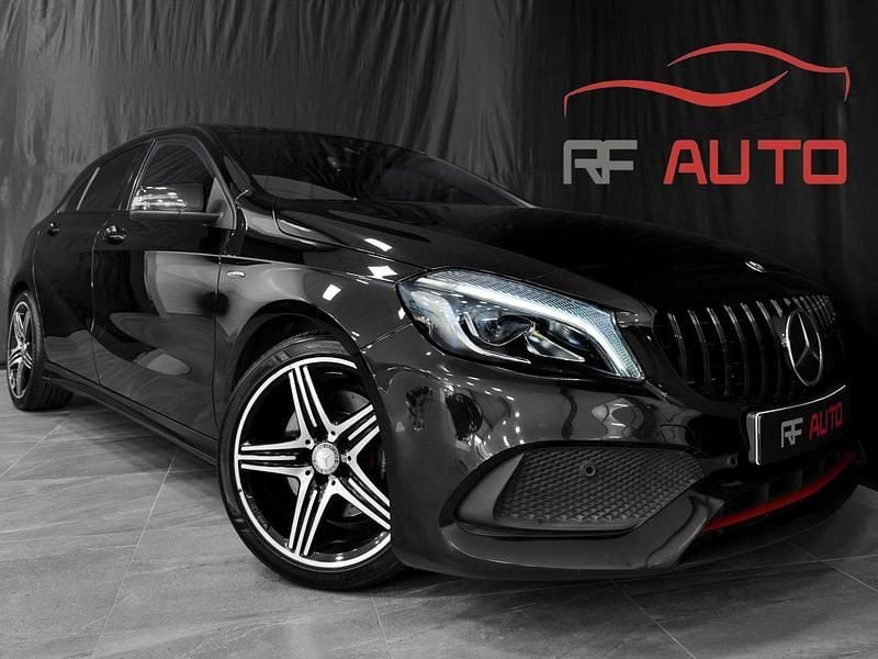Svart Begagnad 2016 Mercedes A250 AMG Halvkombi | 249 900 kr (Marknadspris) - Bild 1/4