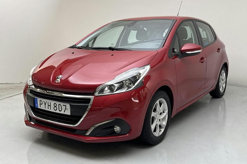 Mörkröd Begagnad 2017 Peugeot 208 Halvkombi | 122 000 kr (Marknadspris) - Bild 1/4