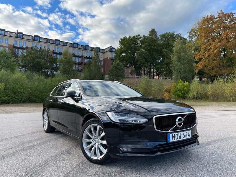 Svart Begagnad 2018 Volvo V90 Momentum Kombi | 179 000 kr (Marknadspris) - Bild 1/4