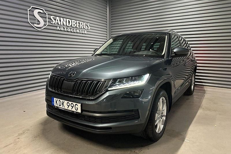 Mörkgrå Begagnad 2019 Skoda Kodiaq SUV | 309 500 kr (Marknadspris) - Bild 1/4