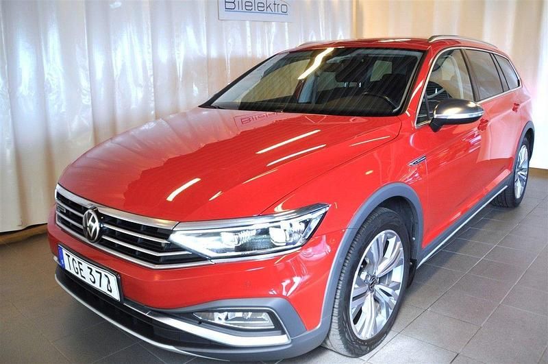 Röd Begagnad 2020 VW Passat Alltrack Kombi | 289 000 kr (Marknadspris) - Bild 1/4