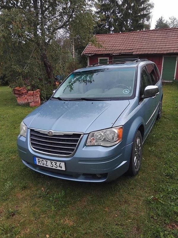 Blå Begagnad 2010 Chrysler Town & Country Minibuss | 50 000 kr (Superpris) - Bild 1/4