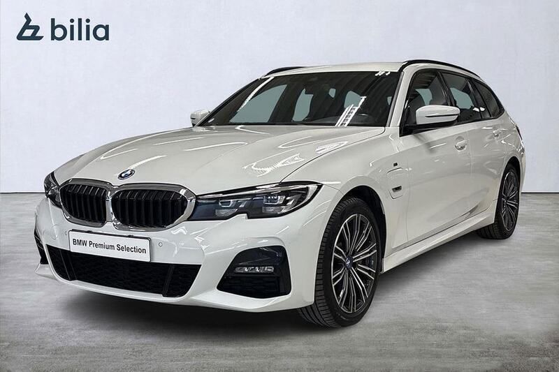 Vit Begagnad 2022 BMW 330e M Sport Kombi | 364 900 kr (Marknadspris) - Bild 1/4